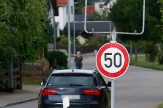 Ortstafeln an Hofgraben und B 173 gestohlen - Die Ortstafel am Hofgraben wurde gestohlen.