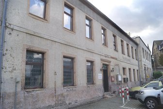 Ortsteilmittelpunkt in Cainsdorf: Neubau für soziale Begegnungen geplant - Das ehemalige Rathaus von Cainsdorf soll abgerissen und durch einen Neubau ersetzt werden.