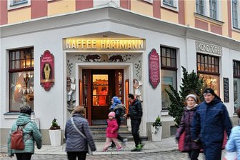 Ortszeit im Osten: Was den Bundespräsidenten im Weihnachtsland Erzgebirge erwartet - An der "Kaffeetafel Kontrovers" im Café Hartmann will der Bundespräsident mit Bürgern diskutieren.