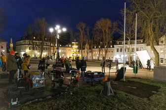 Oscarreif: Für Erzgebirgskrimi präsentiert sich Oberwiesenthal in weihnachtlichem Glanz - Für Dreharbeiten des ZDF zum elften Erzgebirgskrimi war das Stadtzentrum von Oberwiesenthal am Montagabend noch einmal weihnachtlich erleuchtet.