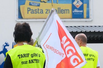 Ost-Nudeln und West-Nudeln: Trotz Tarifplus bleibt Lohnlücke - 