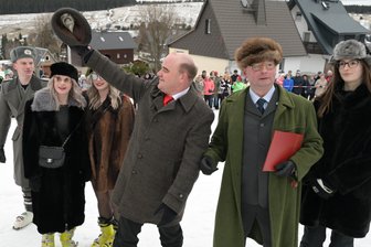 In Carlsfeld hat man selbst das Staatsoberhaupt der ehemaligen DDR Erich Honecker, alias Thomas Schädlich aus Carlsfeld, noch einmal auferstehen lassen.
