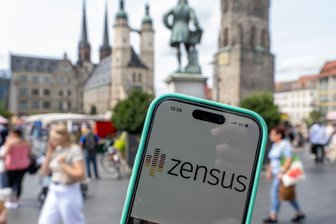 Ostbevölkerung könnte um mehr als 20 Prozent schrumpfen: Ifo Dresden warnt vor „kostenträchtigen Fehlentscheidungen“ - Nicht nur in Halle an der Saale wird die Bevölkerung immer älter: Hochrechnungen aus dem Zensus sagen voraus, dass die Bevölkerung in ganz Ostdeutschland stark schrumpft.