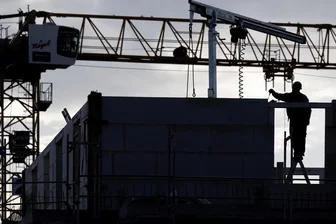 Ostdeutsche Bauindustrie in der Krise: "Das Chaos in der Förderpolitik muss beendet werden" - Hohe Baupreise, steigende Zinsen: Der Bauindustrie brechen die Aufträge weg. 