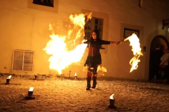 Ostern im oberen Vogtland: Hier gibt‘s Tipps für Ausflüge und Unterhaltung - Die „Osterfeuerey zu Voigtsberg“ mit Show und Mittelaltermusik steigt am Sonntag ab 21 Uhr auf der Oelsnitzer Burg.
