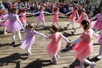 Ostern mit Tanz, Reiten und viel Sonne - 
