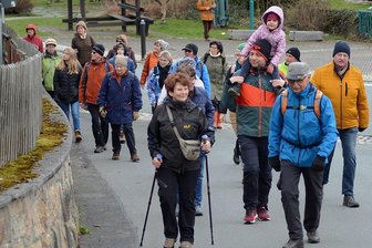 Osterwanderer in Oberlauterbach unterwegs - "Auf den Spuren des Osterhasen" waren am Sonntag an die 200 Wanderer in und um Oberlauterbach unterwegs.