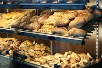 Ostsee-Urlauber kennen sie: Nächste große Bäckerei steht vor der Pleite - Seit über 40 Jahren gibt es bei den Mecklenburger Backstuben Brötchen, Brote und Co. (Symbolbild)