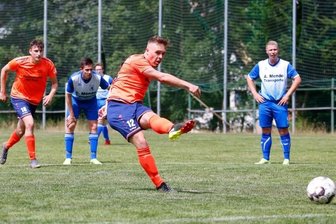 OSV macht das halbe Dutzend voll - Christian Hallbauer setzte per Elfmeter den Schlusspunkt zum 6:2-Sieg der Oberlungwitzer. 