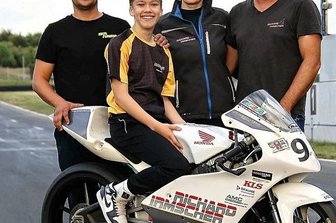 Ottendorfer geht künftig international ins Rennen - Richard Irmscher (2. v. l.) ist bereit, mit dem familieneigenen Racingteam im Northern-Talent-Cup anzugreifen. 