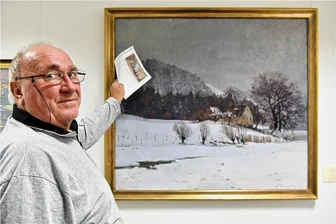 Otto-Altenkirch-Ausstellung in Siebenlehn: Gäste kommen sogar aus den USA - Frank Grießbach in der Otto-Altenkirch-Ausstellung im historischen Rathaus Siebenlehn mit dem Bild "Wintertag am Rodigt" aus dem Jahr 1909.