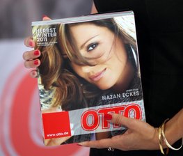 Otto-Katalog hat ausgedient - letzte Ausgabe im Dezember - Die Moderatorin Nazan Eckes präsentierte in Hamburg den Otto-Katalog Herbst/Winter 2011.
