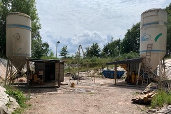 Otto-Schacht verschlingt Unmengen an Beton - Aus zwei Silos kommt das Gemisch für das Verpressen des Otto-Schachts mit Beton. 