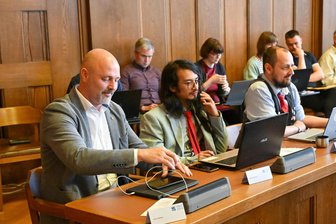 OVG: Ausschluss von Köhler aus Chemnitzer AfD-Stadtratsfraktion war unverhältnismäßig - Seit dem Ausschluss musste Köhler (links) bei den Fraktionslosen Platz nehmen.