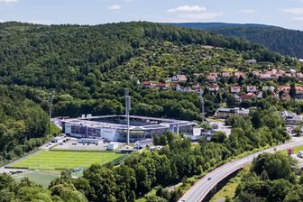 Pacht fürs Erzgebirgsstadion: FC Erzgebirge Aue bittet Landkreis erneut um Aufschub - Rund 21 Millionen Euro hat der Bau des Erzgebirgsstadions in Aue gekostet, der Erzgebirgskreis übernahm davon 18,3 Millionen Euro. Dieses Engagement für einen kommerziellen Verein hat finanzielle Folgen.