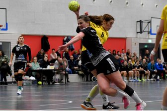 Packender Endspurt: Weißenborner Handballerinnen in der Oberliga auf Silberkurs - Sophie Zeller (hier in einem früheren Spiel) war in Schneeberg beste Rotation-Werferin.