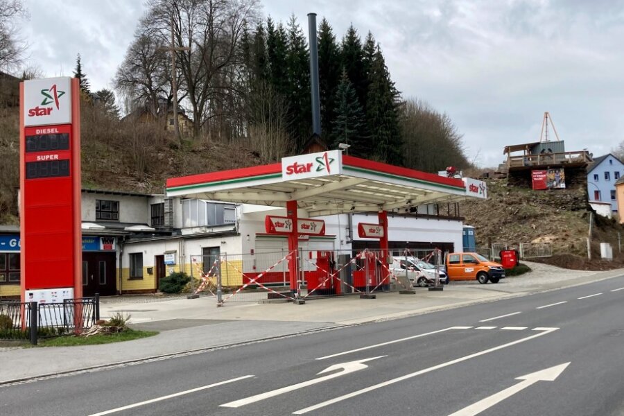 Pächterwechsel bei Star-Tankstelle in Schneeberg - SB-Zapfanlage am Casionberg stillgelegt - An der SB-Tankstelle am Fuße des Casinobergs in Schneeberg sieht alles nach Demontage aus.