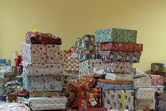 Päckchen für Weihnachten: Zwickauer Tafel-Verein startet Aufruf - Mehr als 1300 Päckchen sind 2022 für Tafelkinder gepackt und gespendet worden.