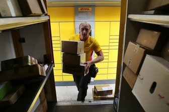 Paket-Ärger nimmt zu - Viel Arbeit für Zusteller: Im vergangenen Jahr ist die Zahl der zu befördernden Sendungen um 6,6 Prozent gestiegen. Geht etwas schief, passiert es oft auf den letzten Metern - keine schönen Aussichten für die Advents- und Weihnachtszeit.