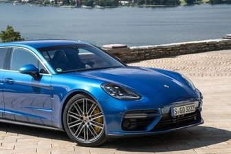 Panamera II: Rennwagen für vier Personen - Im November startet die zweite Generation des Panamera.