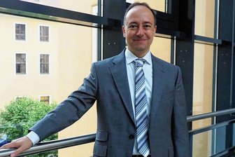 Pandemie, Naturkatastrophe, Stromausfall: Freiberger forscht zur Versorgung im Notfall - Marcus Wiens, Professor der TU Bergakademie Freiberg, hatte mit einem Mitarbeiter des Karlsruher Instituts für Technologie sowie dem Leiter der 4flow Forschungsabteilung die Idee, das "Nolan"-Konzept aufzusetzen. 