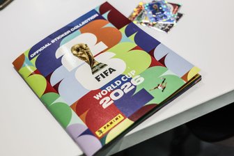 Panini-Album zur WM: Gnabry im DFB-Team dabei, Baumann fehlt - Nun erstmals mit 48 Mannschaften: das Panini-Sammelalbum zur Fußball-WM.