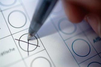 Panne bei Briefwahl im Erzgebirge: Hunderte Wahlscheine in Grünhain-Beierfeld und Eibenstock zu viel ausgegeben - Zur Bürgermeister- und Landratswahl haben Briefwähler in Grünhain-Beierfeld versehentlich zwei Wahlscheine erhalten.