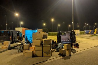 Panne bei Hilfstransport: Freiberger Klinikchef zum 16. Mal unterwegs in die Ukraine - Sachspenden und medizinische Ausrüstung wurden aus Deutschland in die Ukraine gebracht.