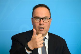 Panter: Sachsen ist bei Windkraft "Entwicklungsland" - "Wir werden in Sachsen gerade in einem Energie-Kulturkampf zerrieben", sagt Wirtschaftsminister Dirk Panter (SPD). (Archivbild)