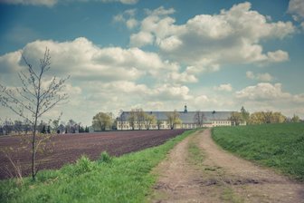 „Pantoffelschule“ in Oelsnitz sucht ehemalige Lehrer - Im früheren Gymnasium Oelsnitz wird ein Jubiläum gefeiert.