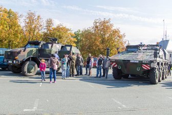 Panzer, Fettexplosion und Poldi beim Reservistentag in Aue -