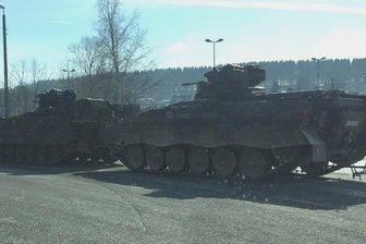 Panzer für Truppenübung verladen -
