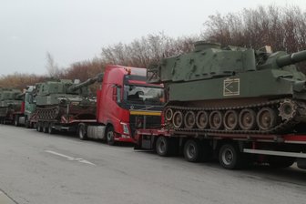 Panzertransport auf A 4 bei Bautzen gestoppt - Weil unter anderem Transportdokumente fehlen, darf ein Schwerlasttransport bei Bautzen auf unbestimmte Zeit nicht weiterfahren.