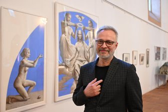 „Papstmaler“ Michael Triegel stellt Grafiken in Chemnitzer Kirche aus - Der als „Papstmaler“ bekannt gewordene Künstler Michael Triegel war Donnerstagabend zur Eröffnung seiner Ausstellung in der St. Jakobikirche in Chemnitz zu Gast.