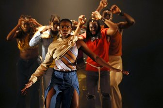 Par Terre aus Paris begeisterte bei "Tanz Moderne Tanz" in der Chemnitzer Markuskirche - Mitglieder der Tanzgruppe Par Terre aus Paris waren am Sonntagabend in der ausverkauften Markuskirche in Chemnitz zu Gast.