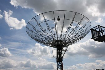 Parabolspiegel im Werdauer Wald: Funkamateure treffen sich - Solche großen Parabolspiegel dienen Richtfunkzwecken. Dieser hier steht in der Nähe von Seelingstädt.