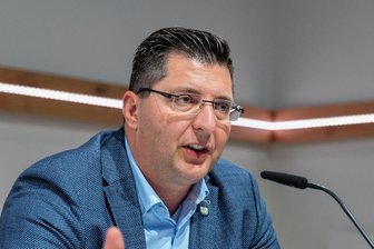 Paracelsus-Klinik, Göltzschtalbrücke, Gelbe Tonne: Was der neue Landrat anpacken will - Landrat Thomas Hennig (CDU) stellte sich den Fragen der Bürger.