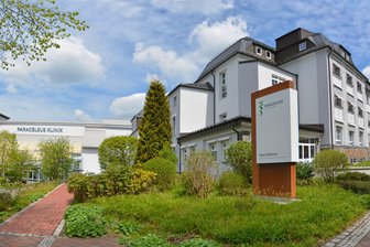 Paracelsus-Klinik im Vogtland verkauft ihren Pflegedienst - Die Paracelsus-Klinik Schöneck trennt sich von ihrem ambulanten Pflegedienst. Er wurde an den Obervogtländischen Verein für Innere Mission Marienstift (OVV) mit Sitz in Oelsnitz verkauft.