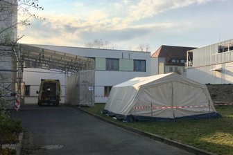 An der Paracelsus-Klinik entsteht derzeit eine Corona-Ambulanz.