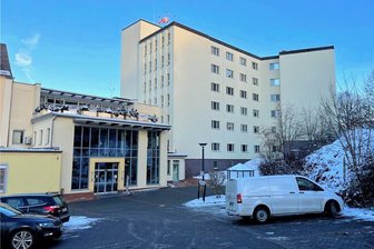 Paracelsus verspricht: MVZ-Praxen nach Klinik-Aus in Reichenbach weiter für die Patienten da - Die insolvente Paracelsus-Klinik Reichenbach stellt zum 31. März den Betrieb ein. Das ambulante MVZ aber bleibt.