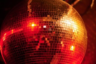 „Parallelwelt“ im Plauener Club Heisenberg: Techno-Party steigt am Samstag - Ein Techno-Rave findet am Samstag im Club Heisenberg an der Hans-Sachs-Straße statt.