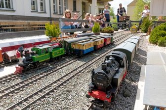 Parkeisenbahn dreht im Vorgarten der Baldauf-Villa wieder ihre Runden - 
