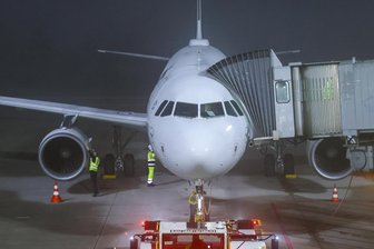 Parken am Flughafen: So günstig ist Dresden im Deutschland-Vergleich - Wer seinen Parkplatz rechtzeitig online bucht, der zahlt am Flughafen Leipzig/Halle 61 Euro pro Woche.