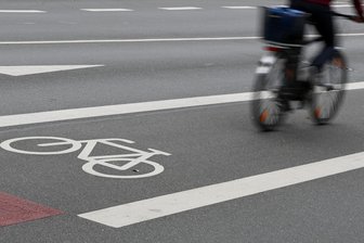 Parken, Überholen, Abbiegen: So soll Radfahren sicherer werden -