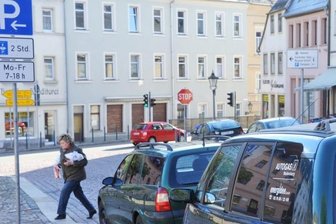 Parken in Waldenburg wird entspannter - Jetzt darf gegenüber der Apotheke am Waldenburger Markt auch auf der linken Seite geparkt werden.