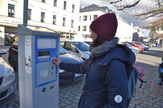 Parkgebühren-Zoff in Oelsnitz: Wird Parken wieder billiger? - Seit vergangenem Jahr müssen Autofahrer in Oelsnitz an Automaten mindestens 50 Cent für das Parken bezahlen.