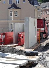 Parkhausbau in Schwarzenberg: Autodrehkran lässt Treppenhaus schnell wachsen -