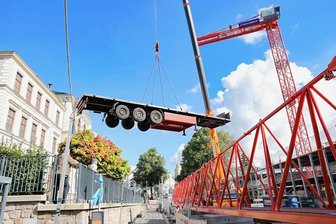Parkhausbau in Schwarzenberg: Autokran hilft bei Turmkran-Abbau -