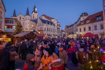 Parkhotel ersetzt Lions-Club, Falafel bereichern Sortiment und HGV bestellt Teig für Plätzchen: Was auf dem Weihnachtsmarkt in Meerane neu ist - Der Teichplatz gilt in Meerane als Weihnachtsmarkt-Hotspot. Die Hütte, die bisher der Lions-Club bewirtschaftet hat, übernimmt das Parkhotel.