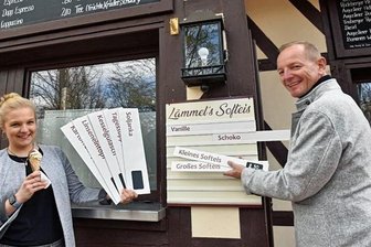 Parkklause bereichert Barockgarten - Theres und Thomas Lämmel betreiben mit ihrem Team die Parkklause im Barockgarten Lichtenwalde. Zum Angebot wird jetzt auch Softeis gehören. 